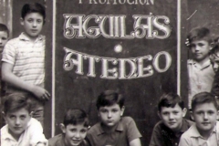 3-055-Jovenes-aficionados-del-aguilas-5-Mayo-1960